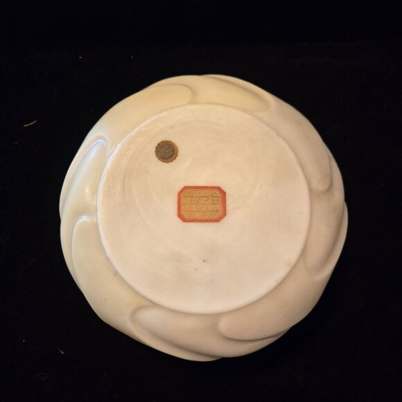 Stunning large Wavecrest Dresser Box with Ferns and Floral - Picture 6 of 10